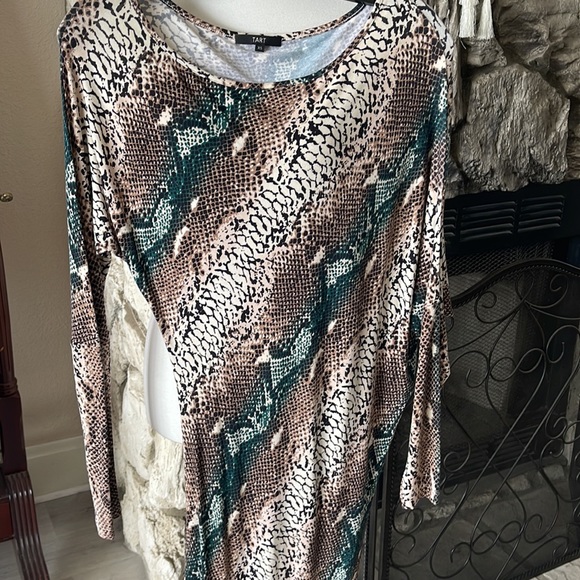 Dress - Picture 2 of 5